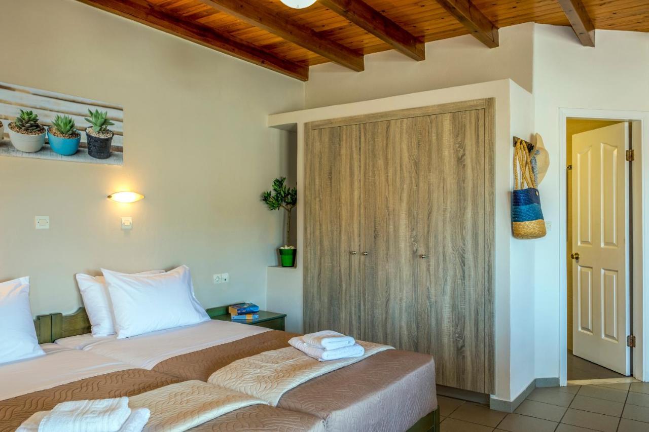 Theos Village Apartments Като-Дарацо Екстер'єр фото