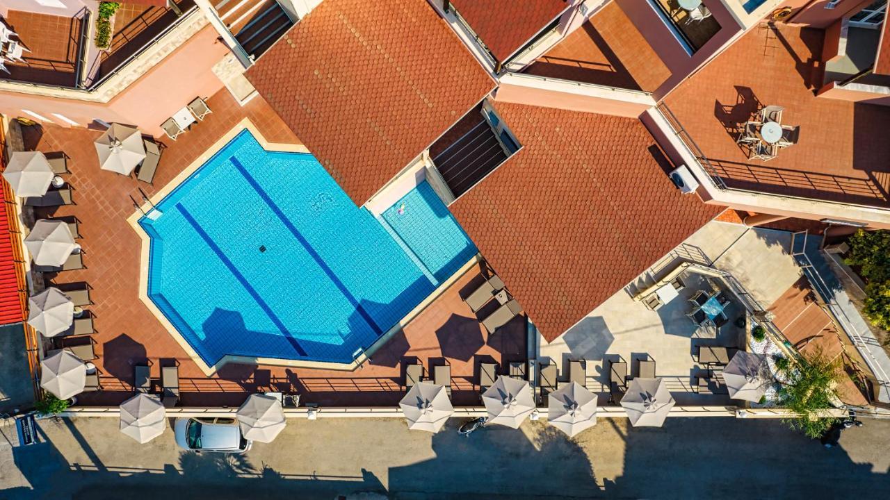 Theos Village Apartments Като-Дарацо Екстер'єр фото