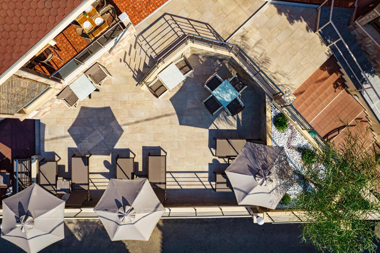 Theos Village Apartments Като-Дарацо Екстер'єр фото