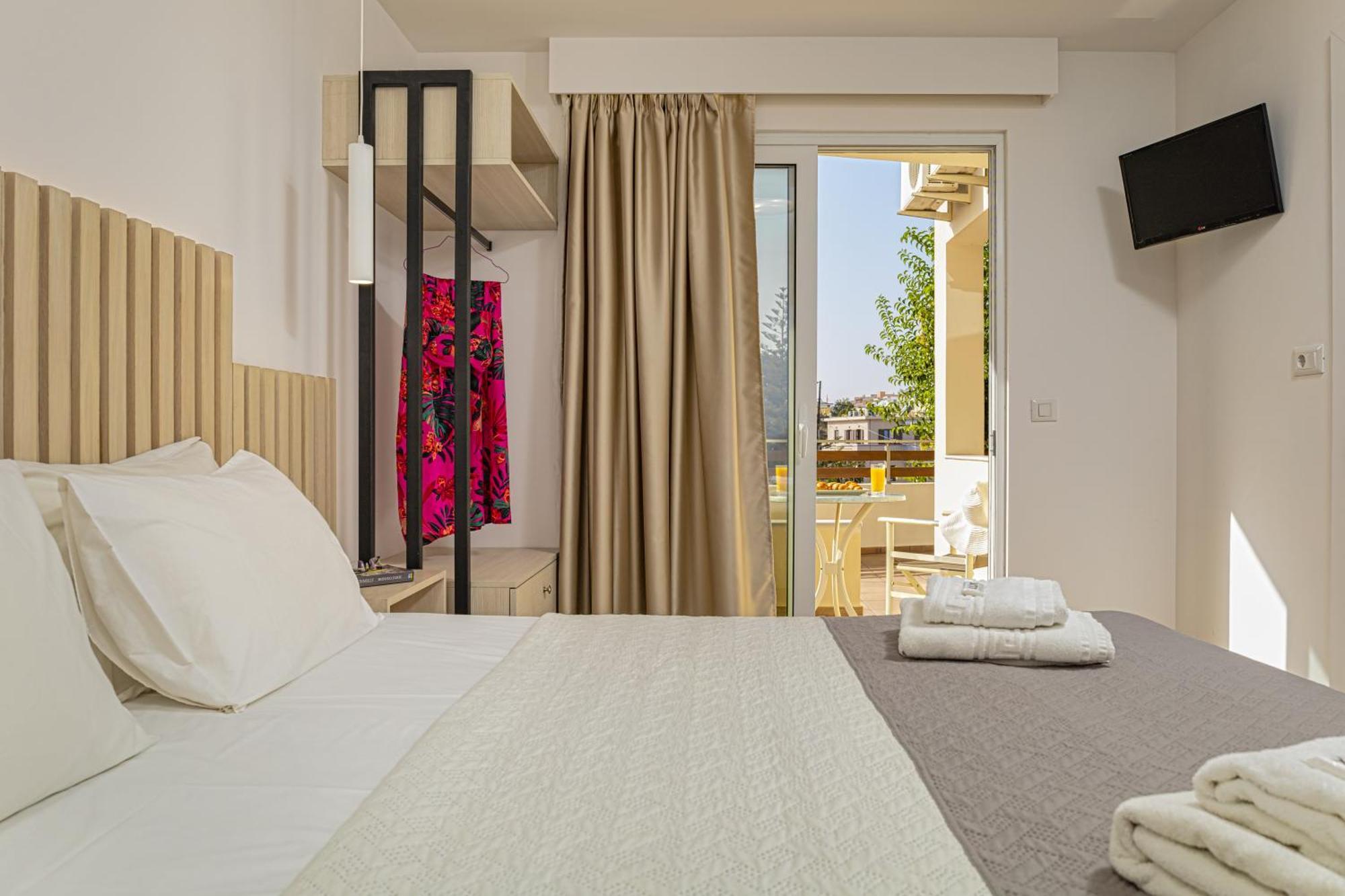 Theos Village Apartments Като-Дарацо Екстер'єр фото