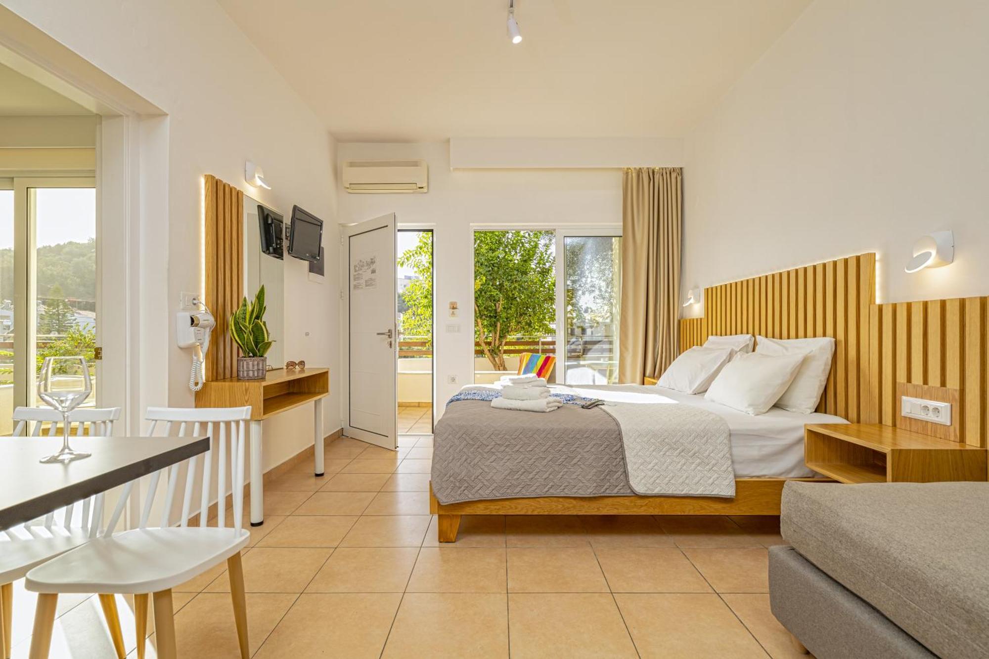 Theos Village Apartments Като-Дарацо Екстер'єр фото