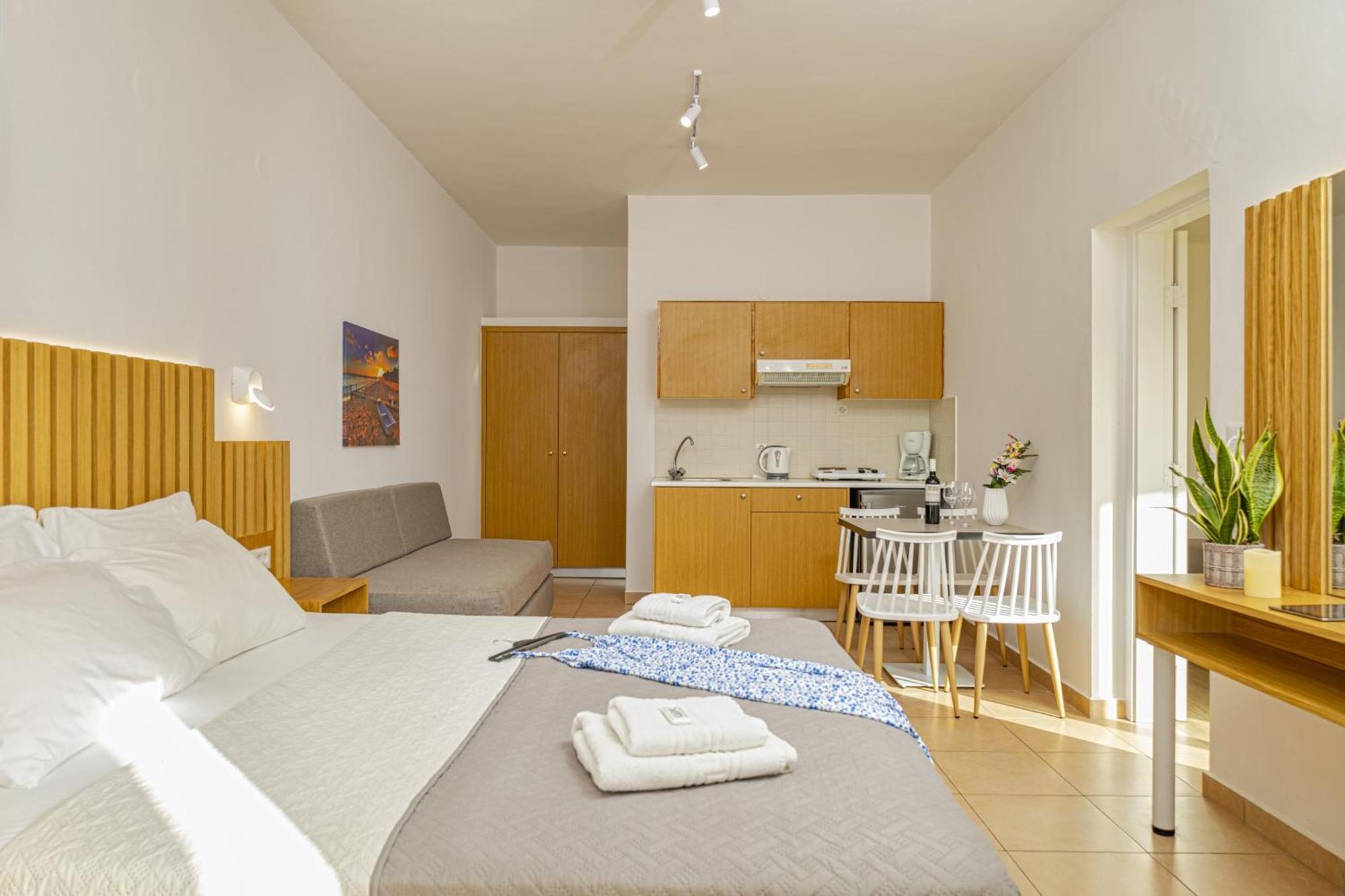Theos Village Apartments Като-Дарацо Екстер'єр фото