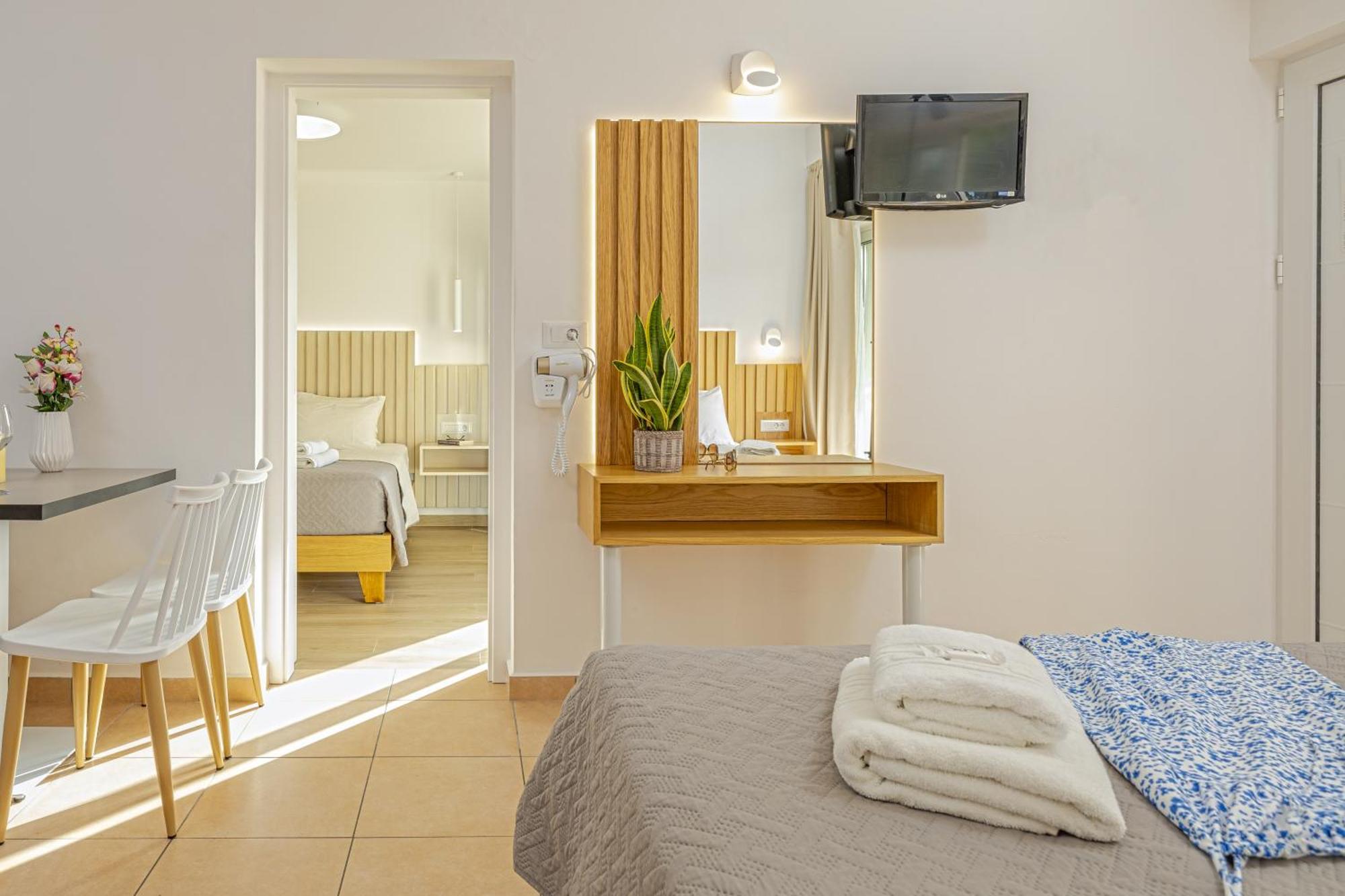 Theos Village Apartments Като-Дарацо Екстер'єр фото