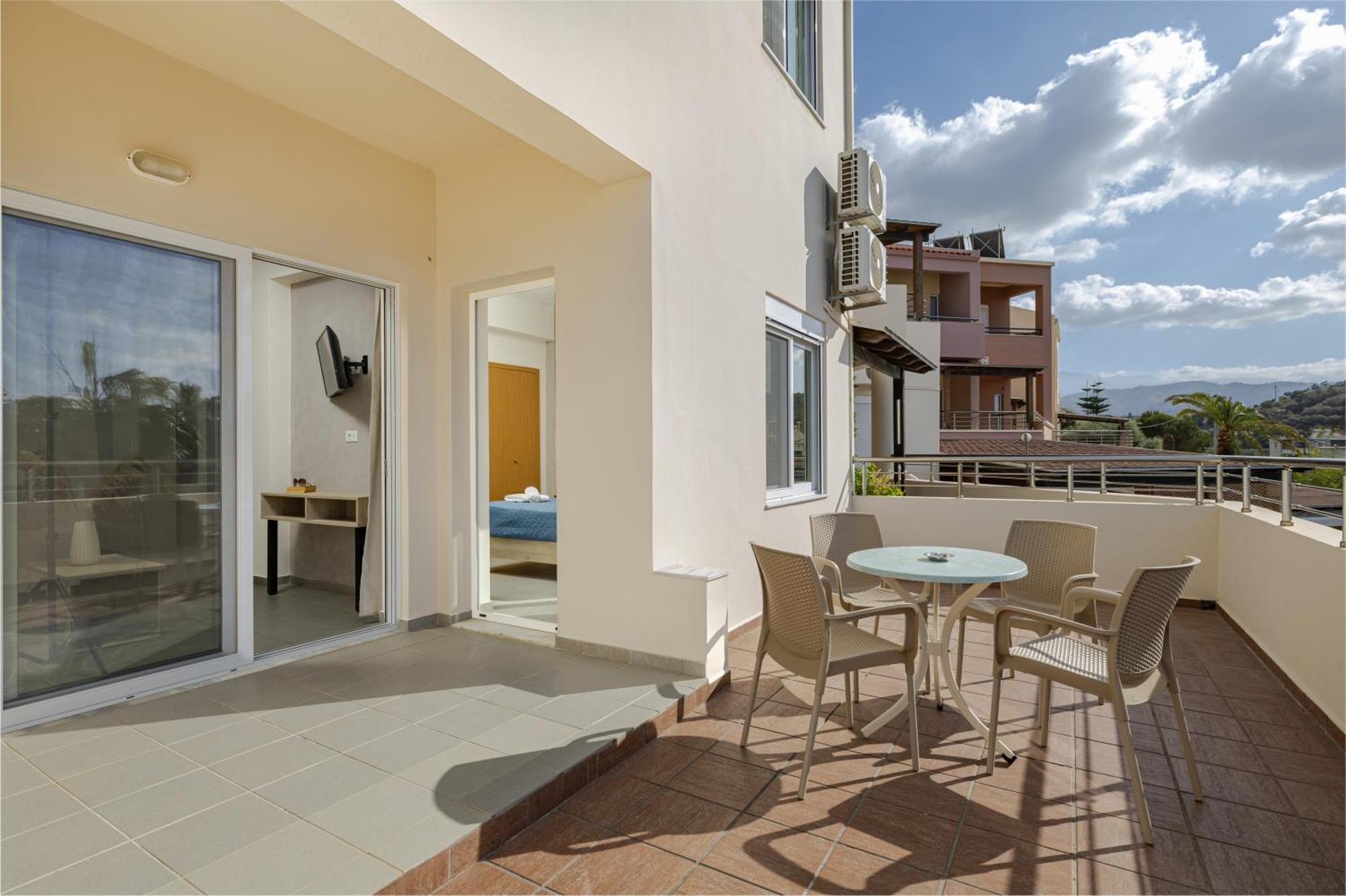 Theos Village Apartments Като-Дарацо Екстер'єр фото